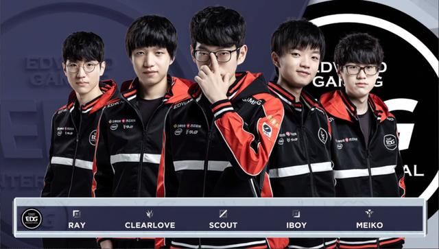 足球比赛的 足球比赛的