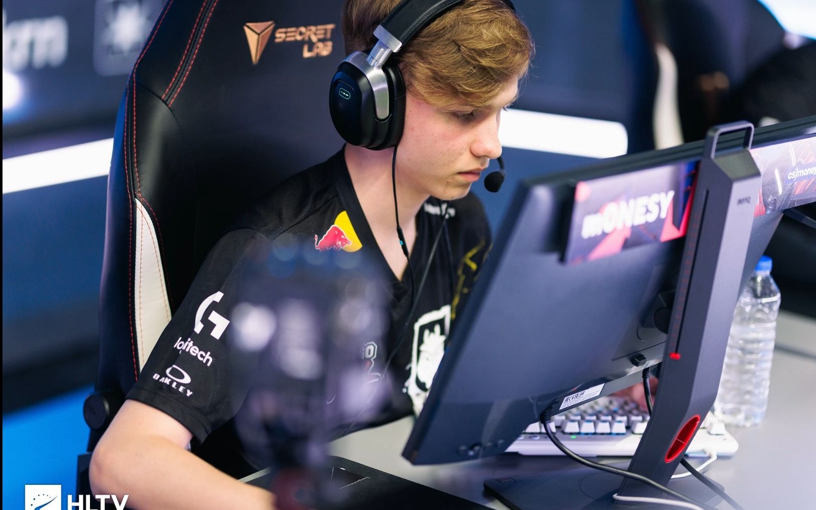 人被重拳抡 人被重拳抡