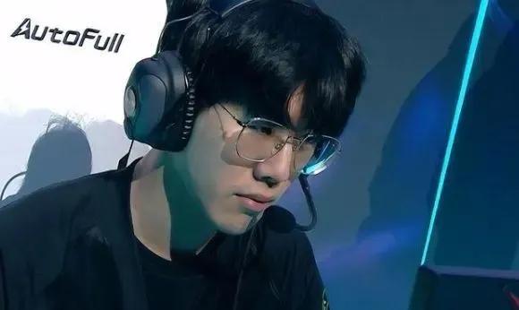 贴近当下英 贴近当下英