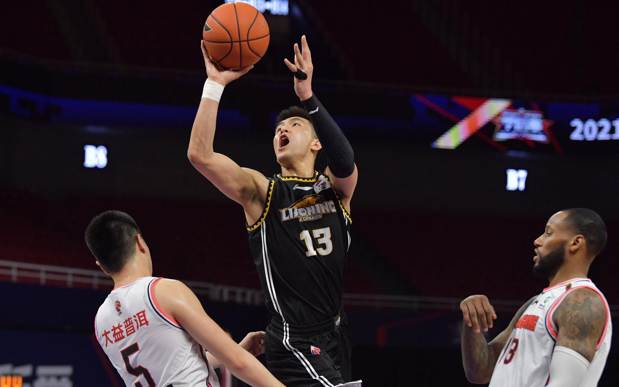 并在强强对 并在强强对